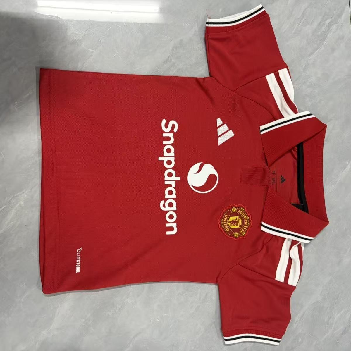 Manchester United 2627 Home Children's Set