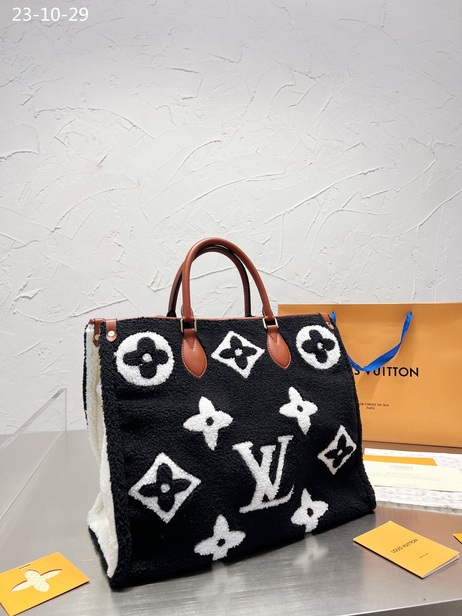 Louis Vuitton Onthego Monogram Teddy Fleece Black And White 40Cm