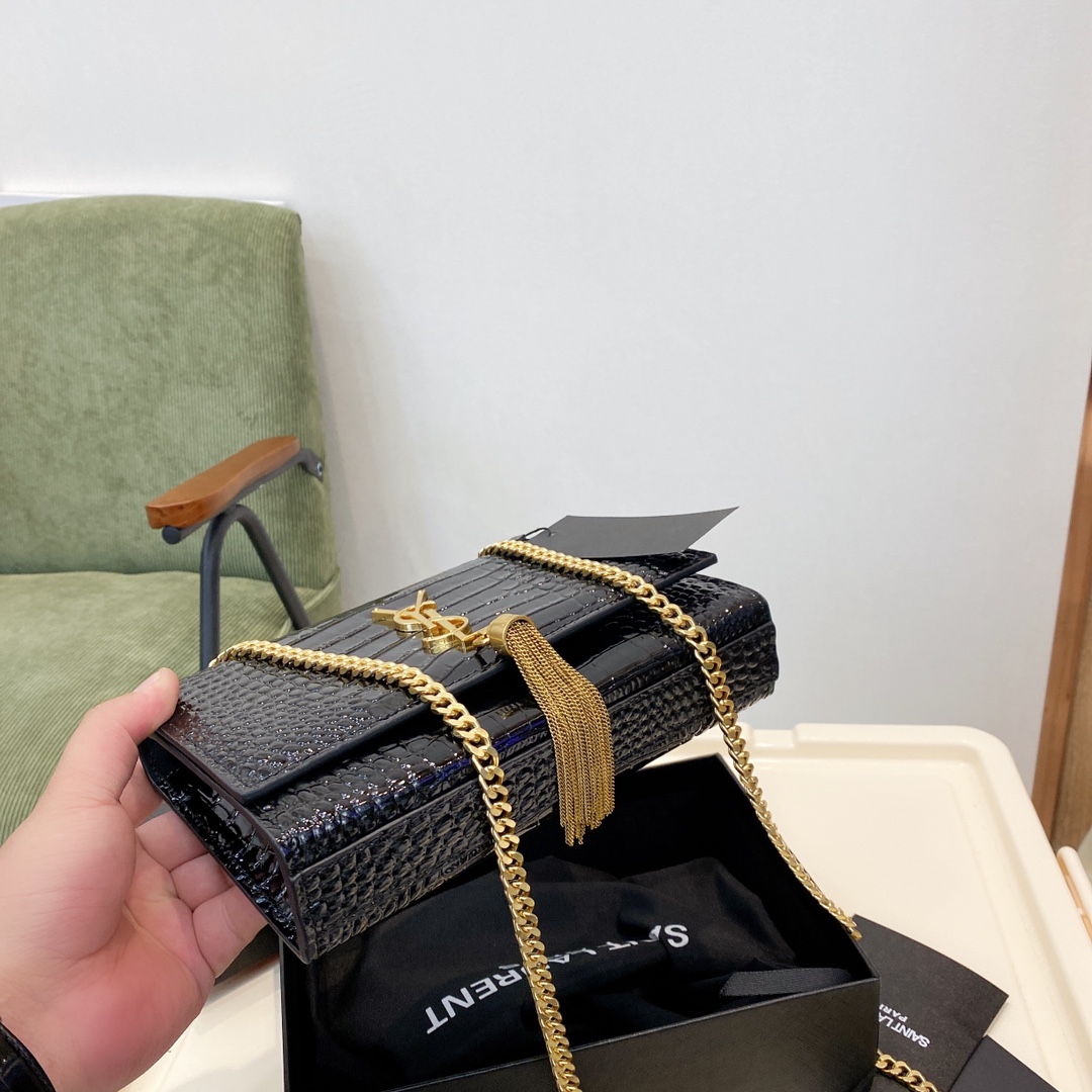 Saint Laurent Kate Medium Chain Bag With Tassel In Shiny Leather Black