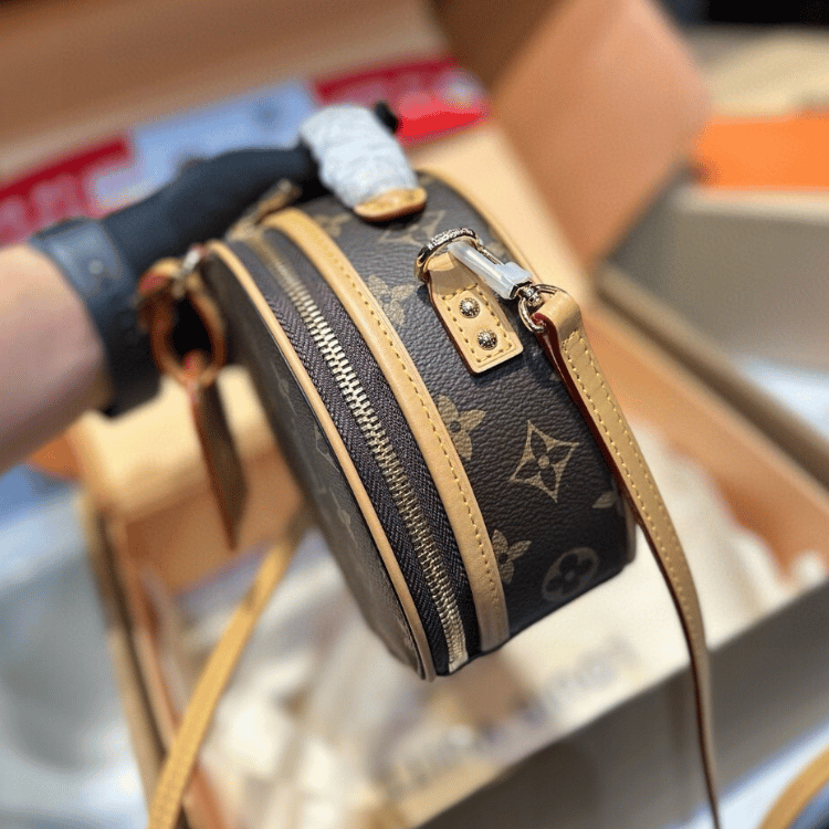 Louis Vuitton Petite Boite Chapeau Mini Monogram 7.1 Inches M44699