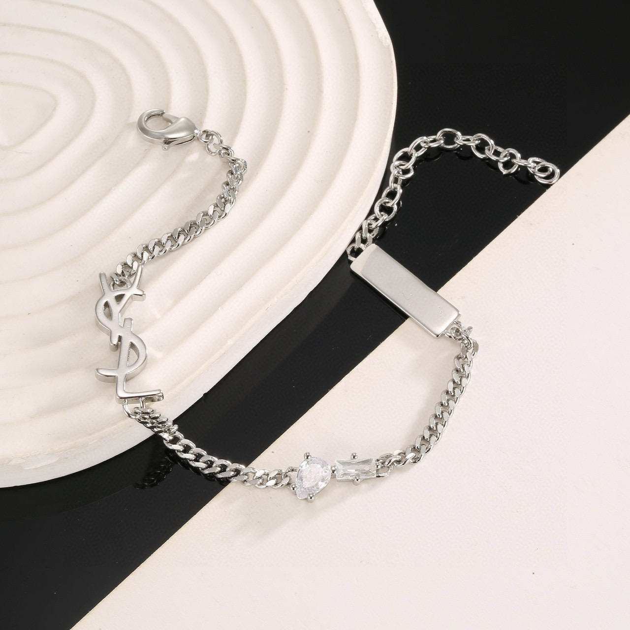 YSL Fashionable and Exquisite Bracelet - cnluxepick