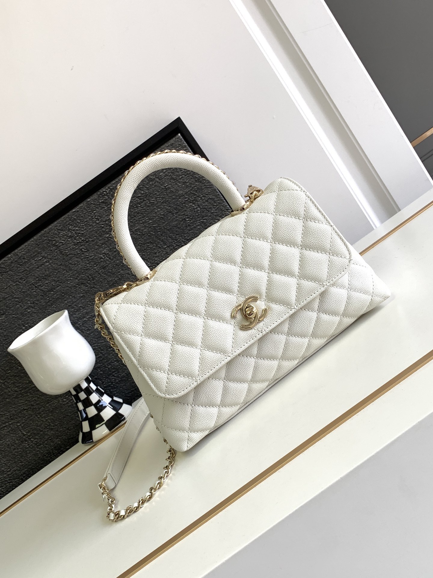 Chanel cocohandle Classic white 23cm