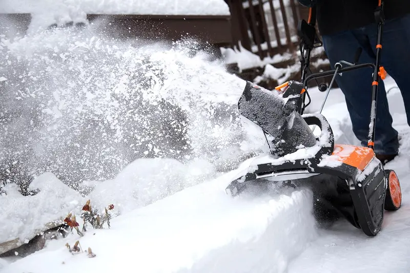 Snow Blaster 13.5-Amp Electric Snow Thrower – 18-Inch Clearing Width, Lightweight Winter Tool