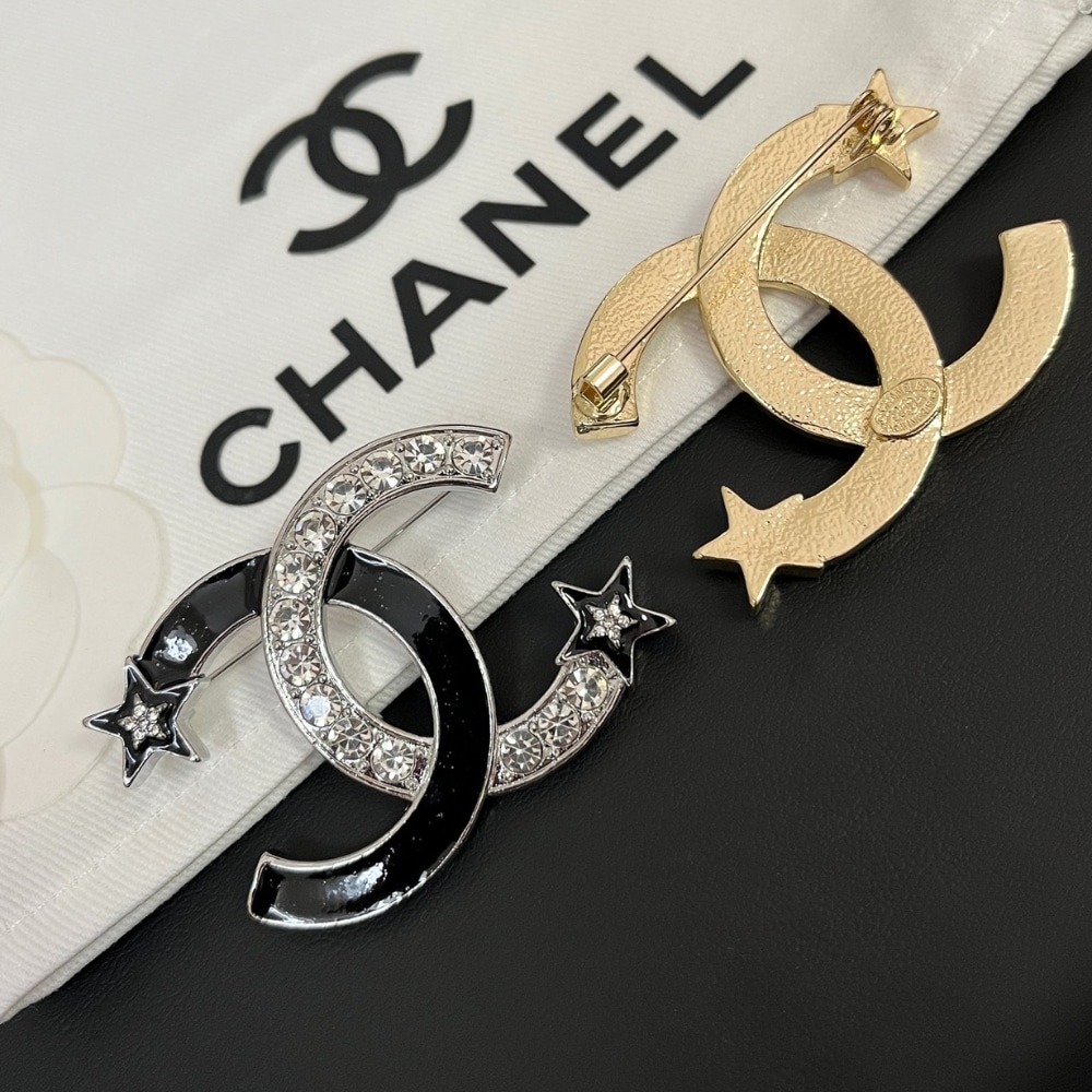 Chanel Cc Brooch Gold With Two Small Stars