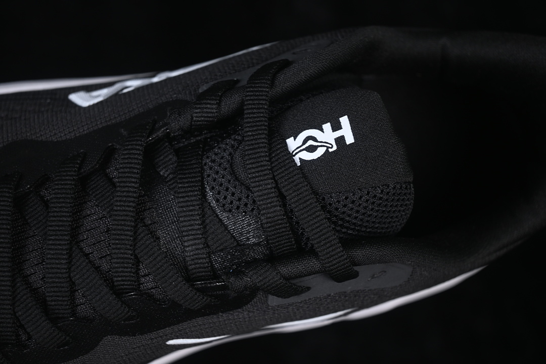 HOKA One One Clifton 11