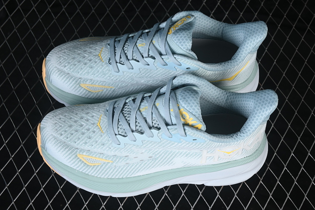 HOKA One One Clifton 9