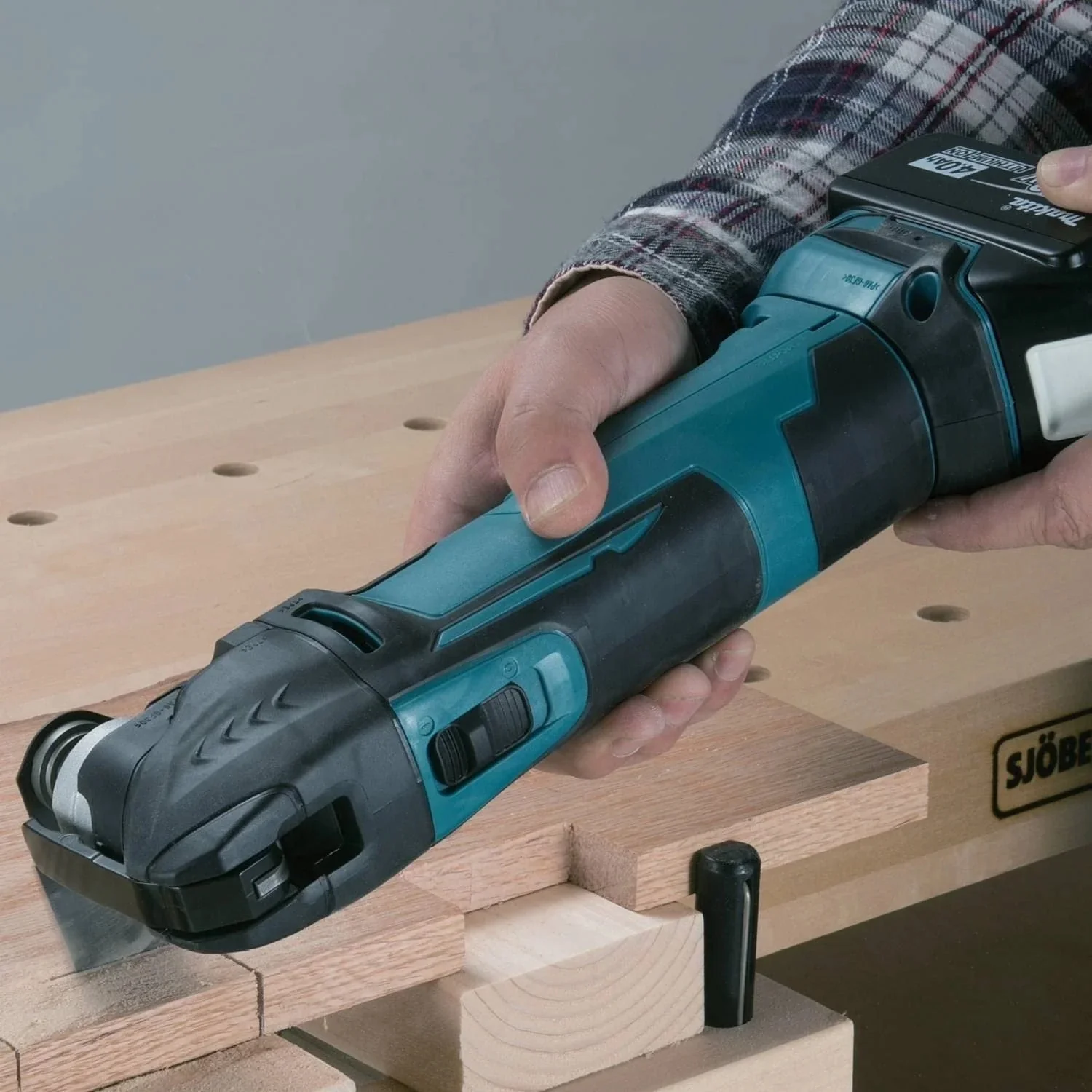 Makita 18 Volt LXT Lithium-Ion Cordless Oscillating Tool (Bare Tool)