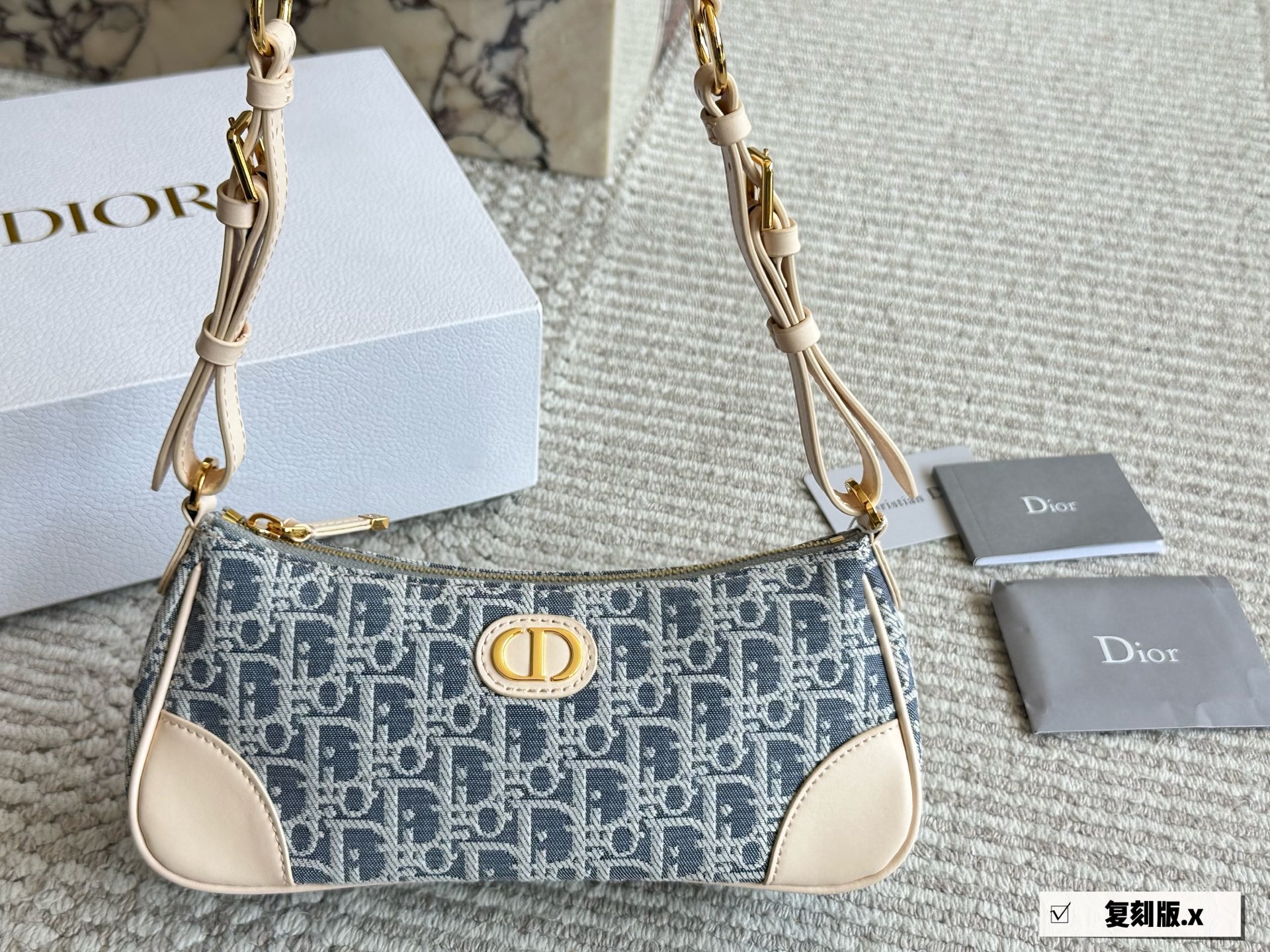 DIOR embroidered monogram baguette bag - cnluxepick