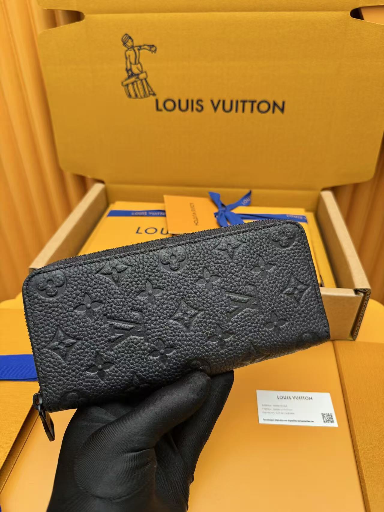LV Wallet M69047