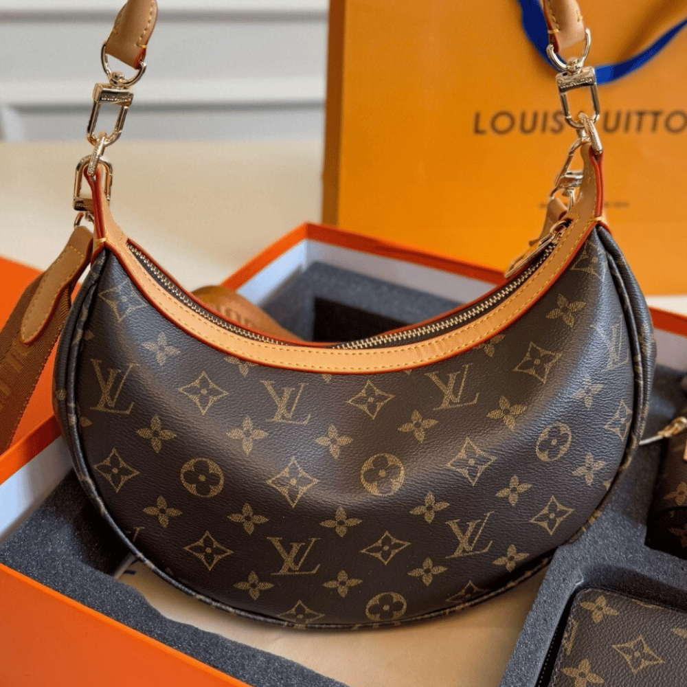 Louis Vuitton Looping Monogram 11.8 Inches M12939