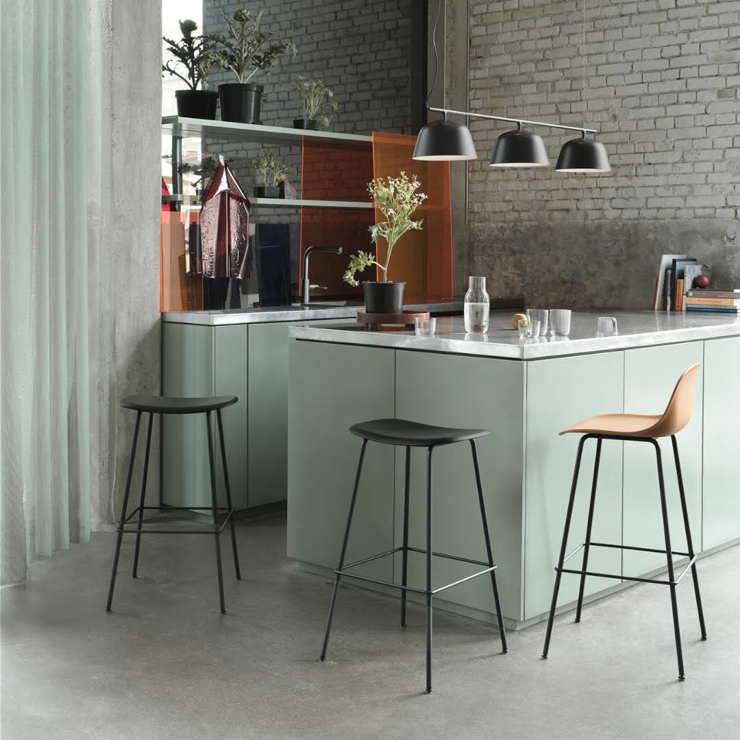 Muuto Fiber Bar Stool - Tube Base - Refine Leather - Black / Black