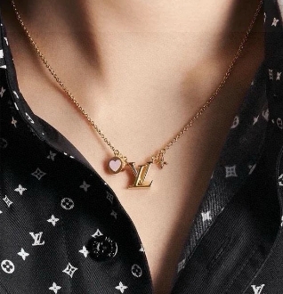 LV Heart-shaped Letter Necklace and Bracelet - cnluxepick