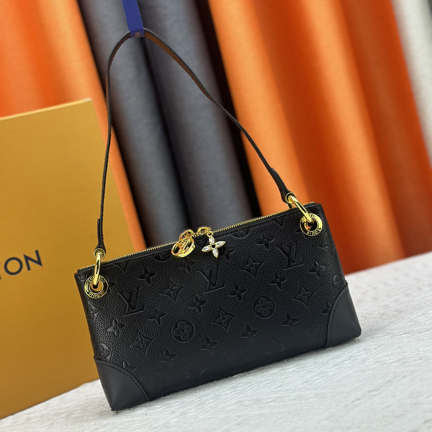 LV armpit shoulder bag - cnluxepick