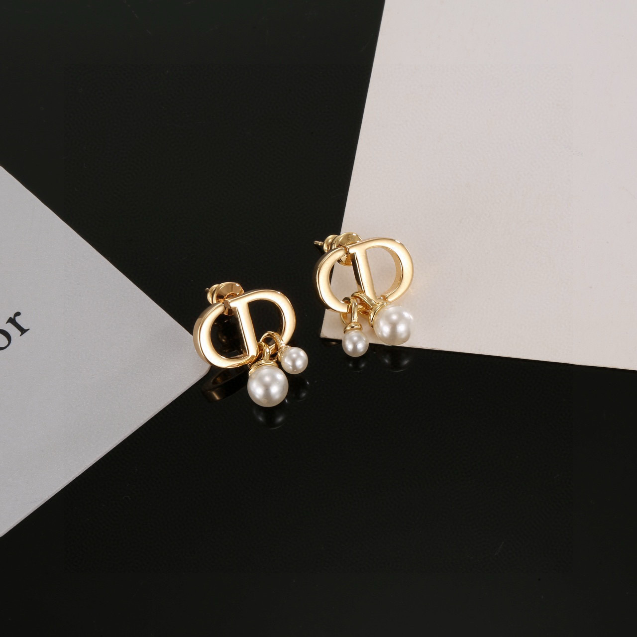 Dior Vintage Stud Earrings - cnluxepick