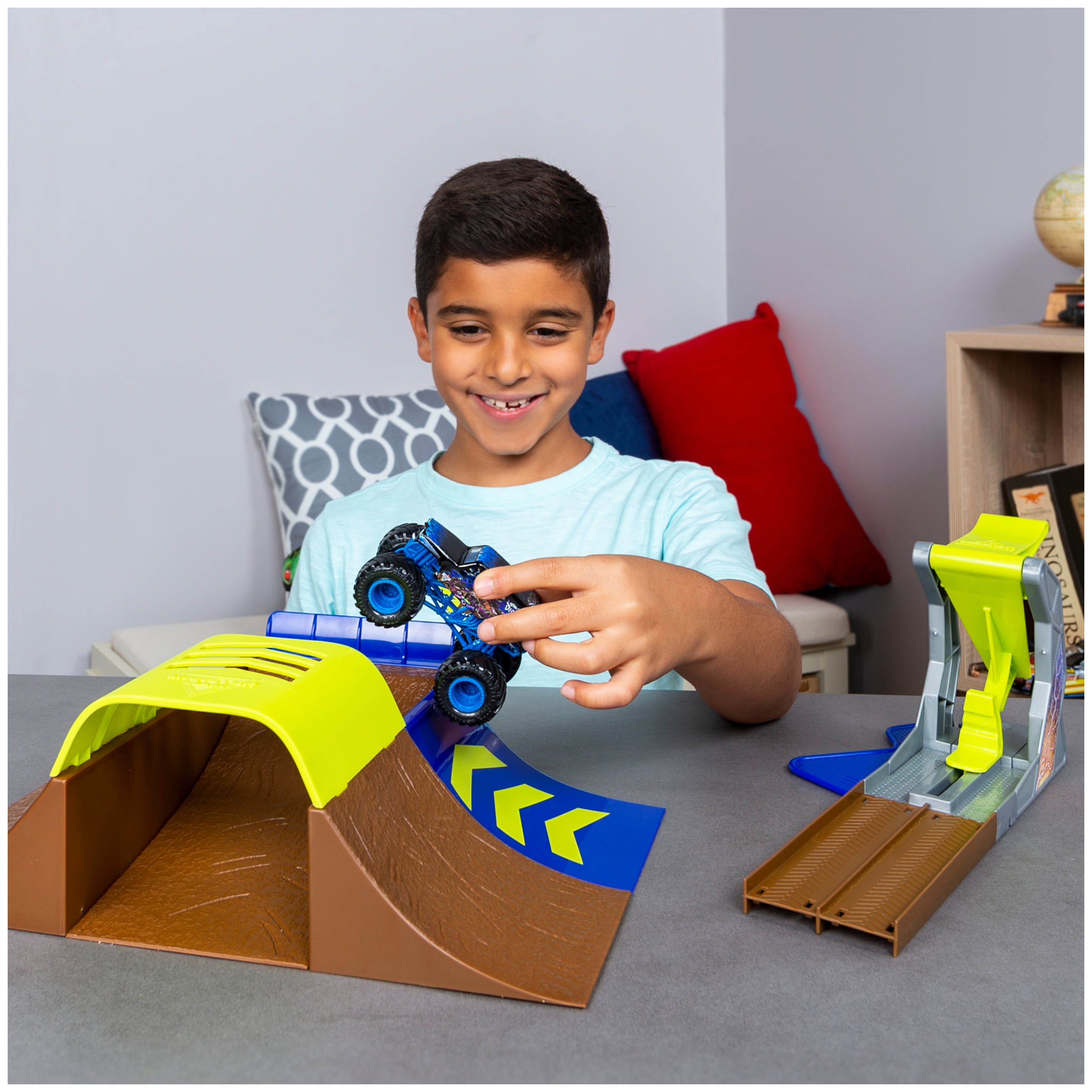 Monster Jam, Official Champ Ramp Freestyle Playset Featuring Exclusive 1:64 Scale Die-Cast Son-uva Digger Monster Truck, Kids Toys for Boys