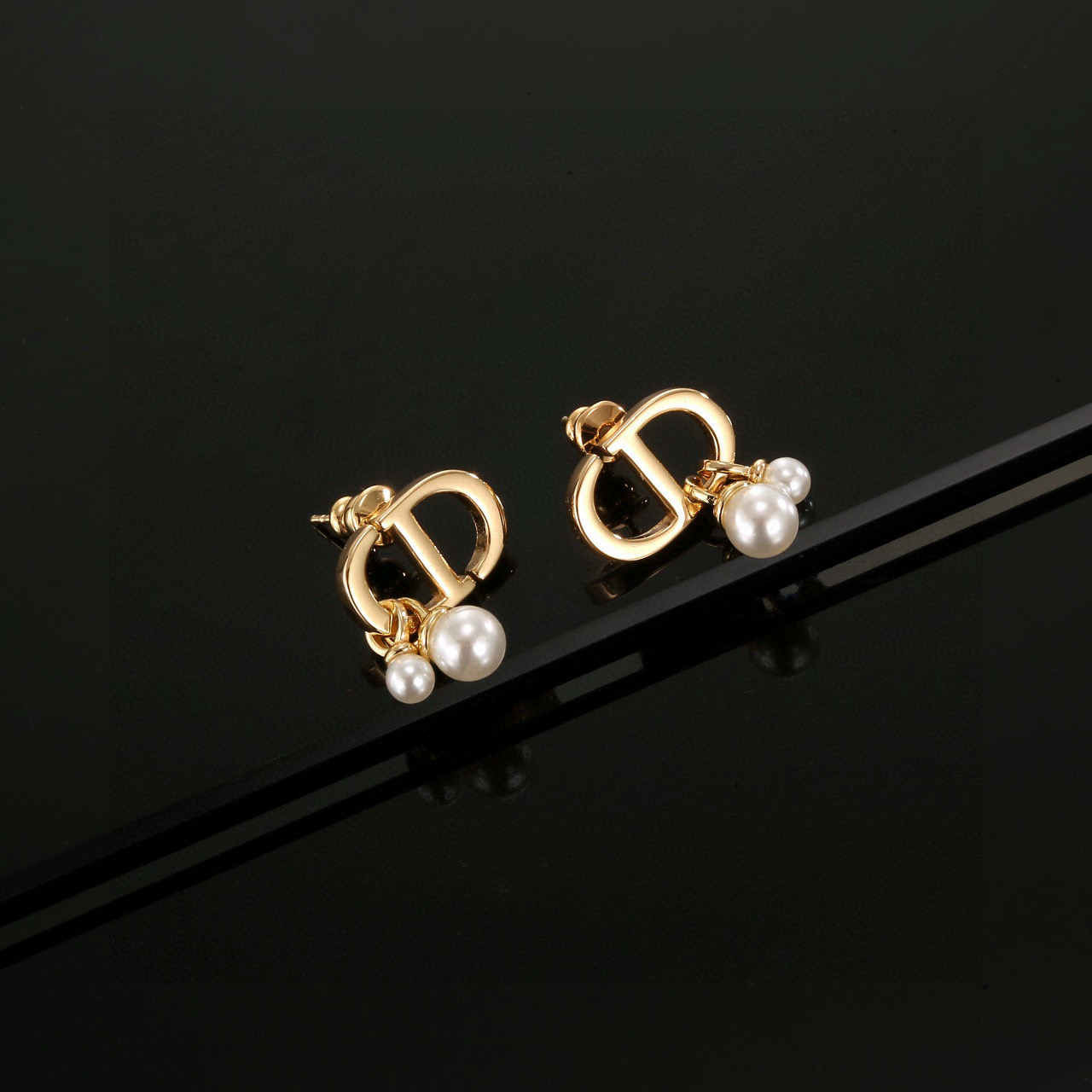 Dior Vintage Stud Earrings - cnluxepick
