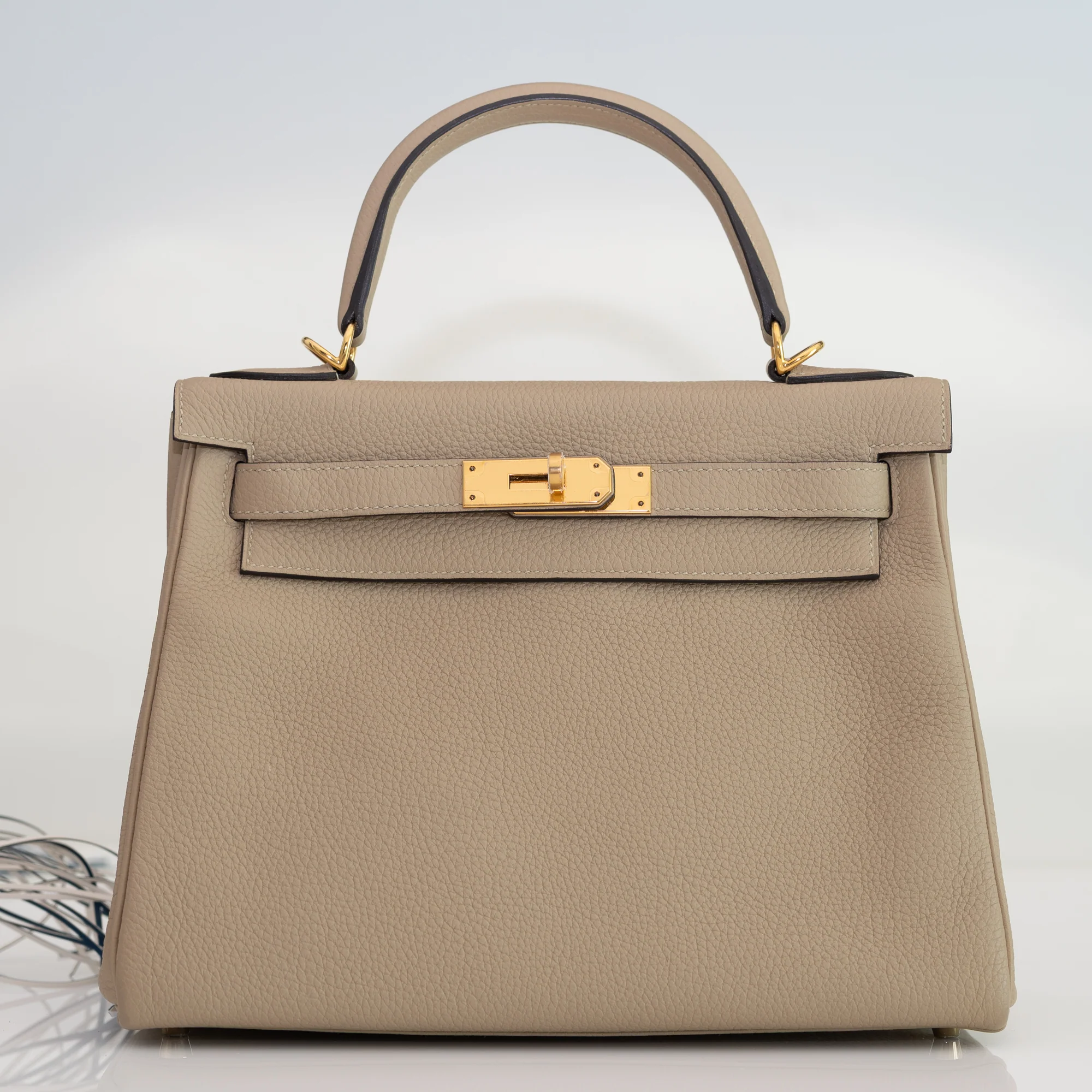 Hermès Kelly 28 Retourne Trench Togo Gold Hardware
