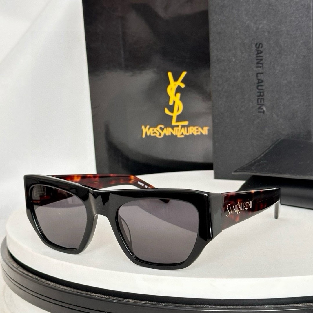 Yves Saint Laurent fashion sunglasses - cnluxepick