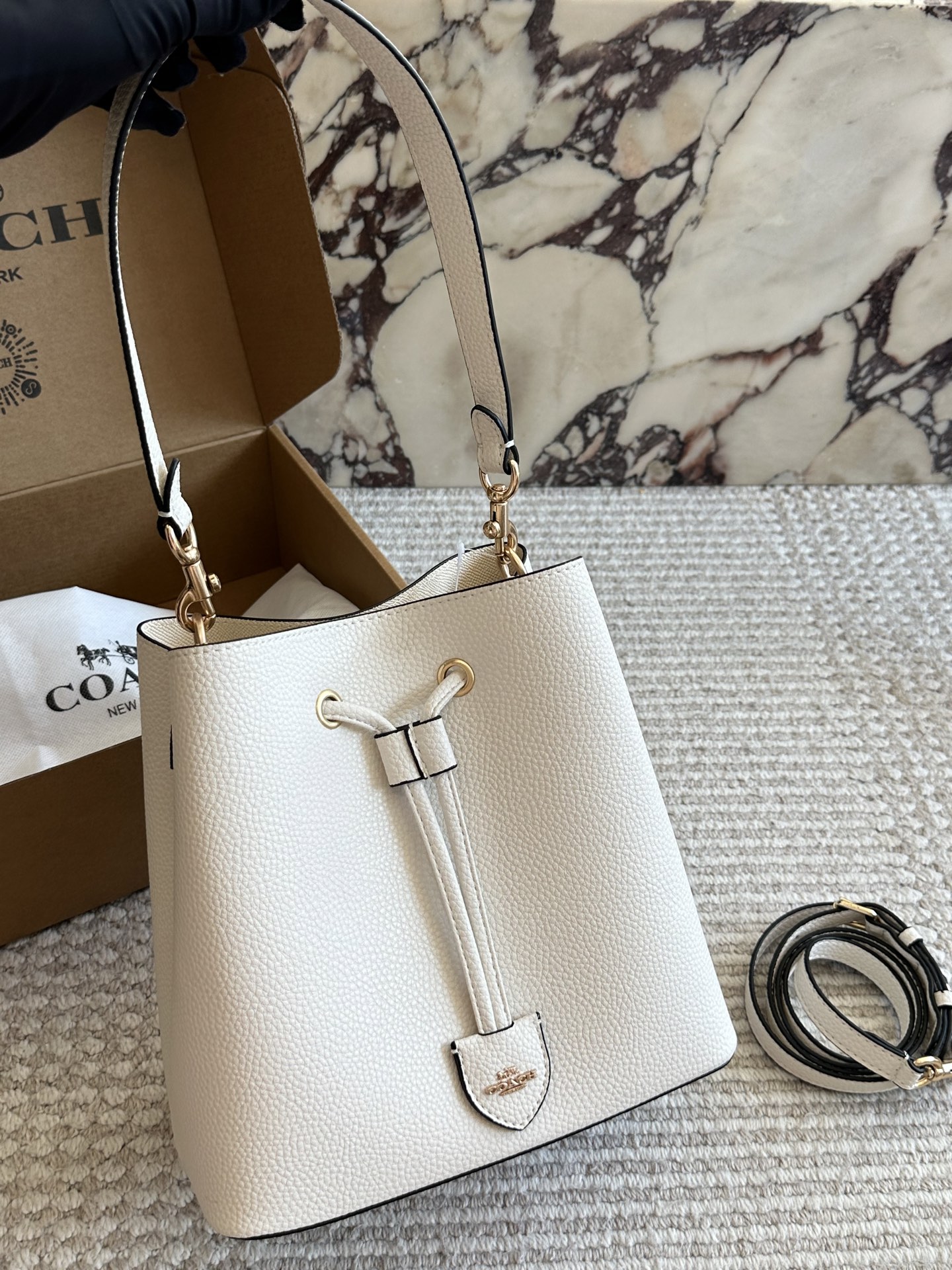 Coach's new bucket bag - cnluxepick