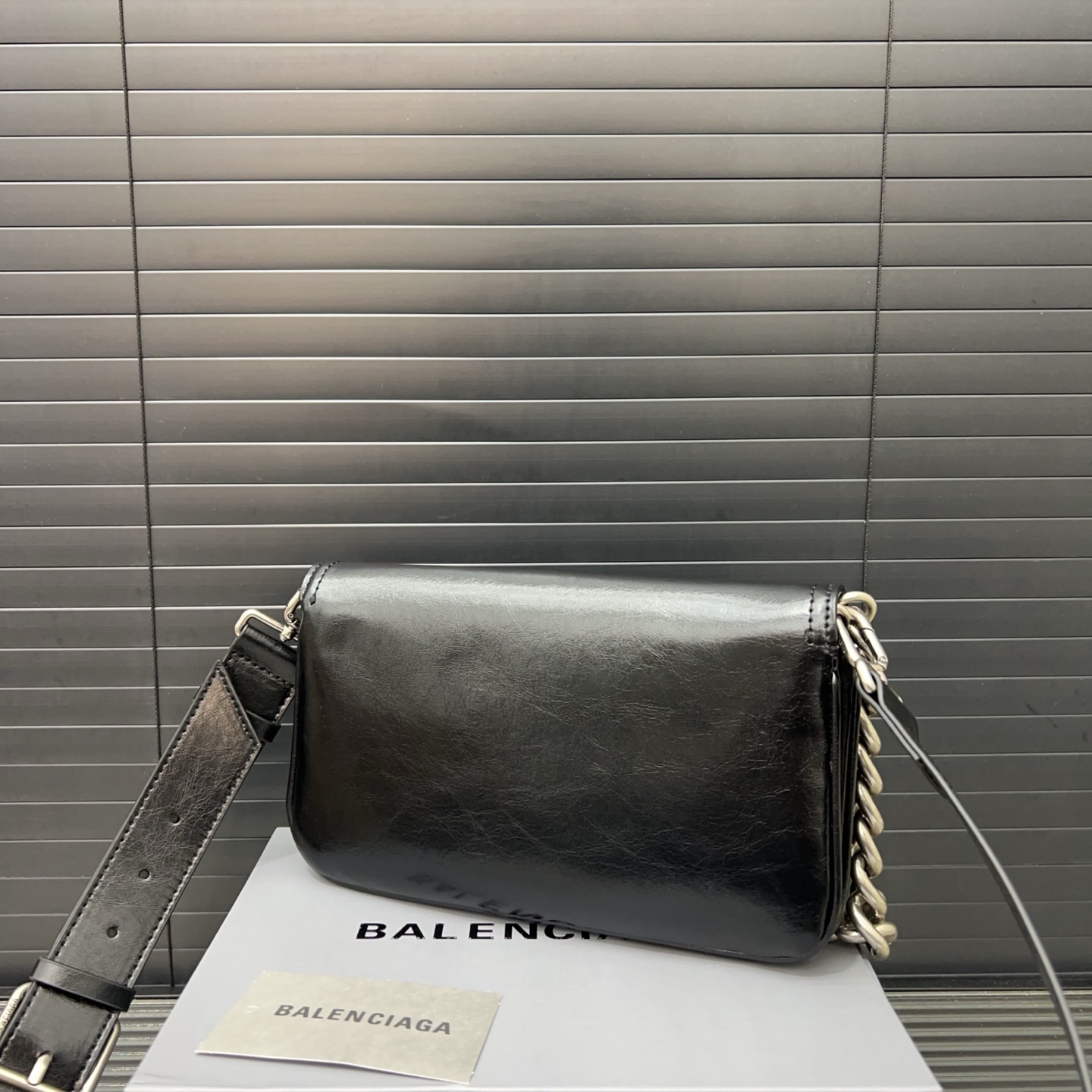 Balenciaga chain flap shoulder bag - cnluxepick