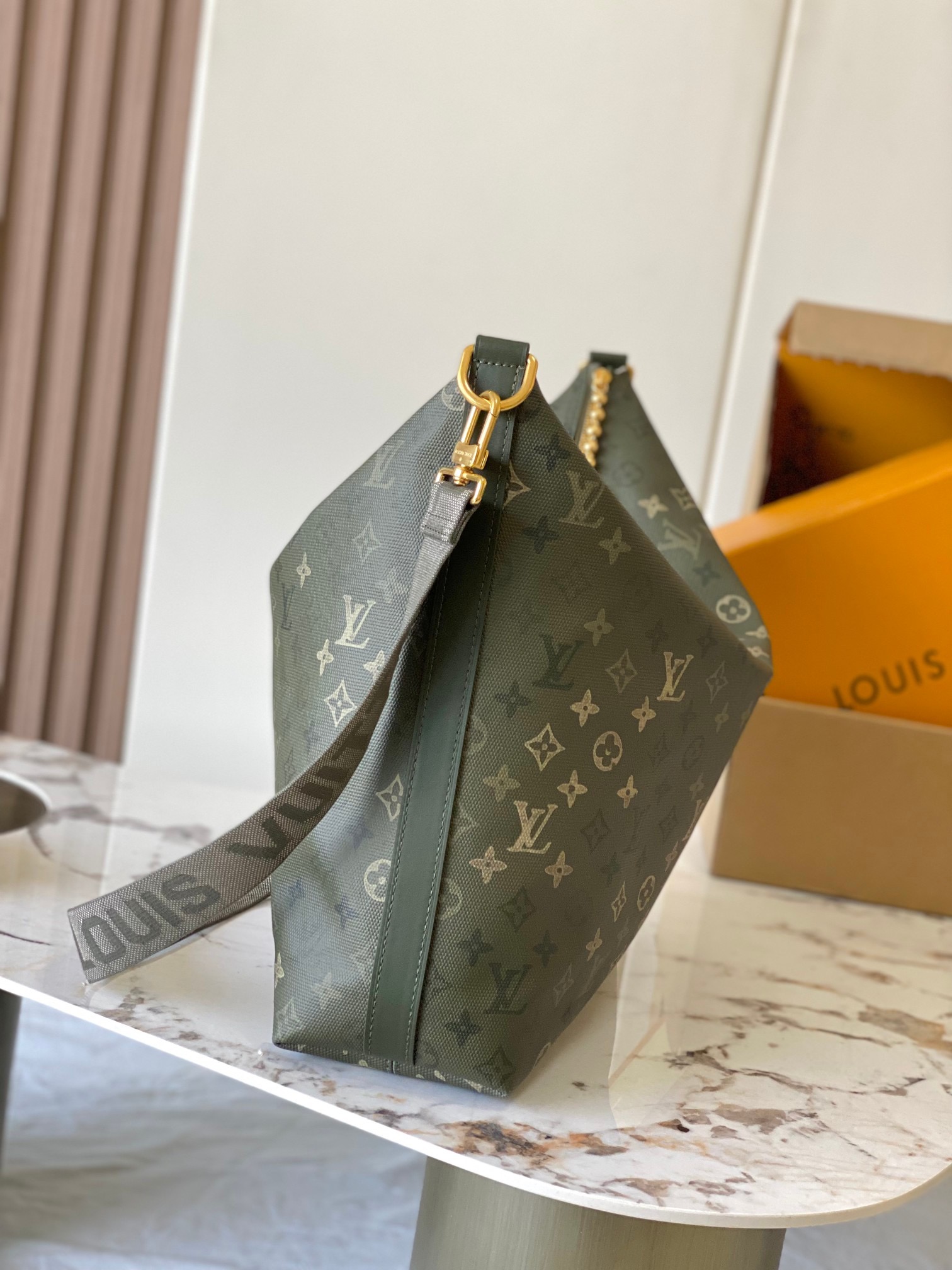 LV Vagabond Hobo handbag MB163C