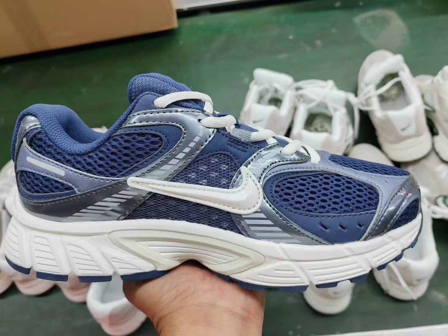 Nike Lightweight Casual Running Shoes - cnluxepick