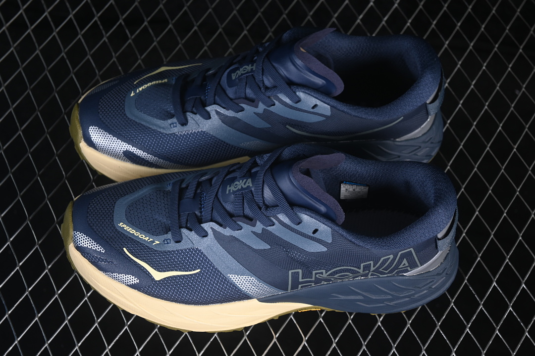 HOKA One One Speedgoat 7