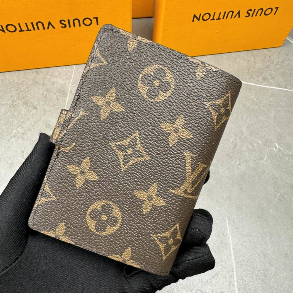 Louis Vuitton Vertical Compact Wallet Capucines Monogram Brown 3.5 Inches M82198