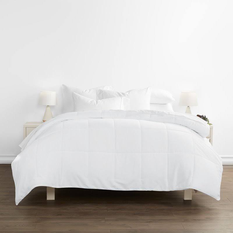 ienjoy Home Twin All Season Premium Down Alternative Comforter in White