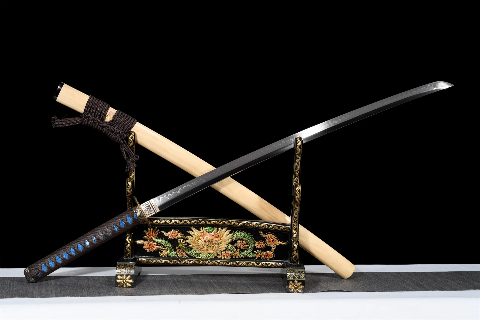 T10 Clay Tempered Katana – Natural Wood Saya, Full Tang