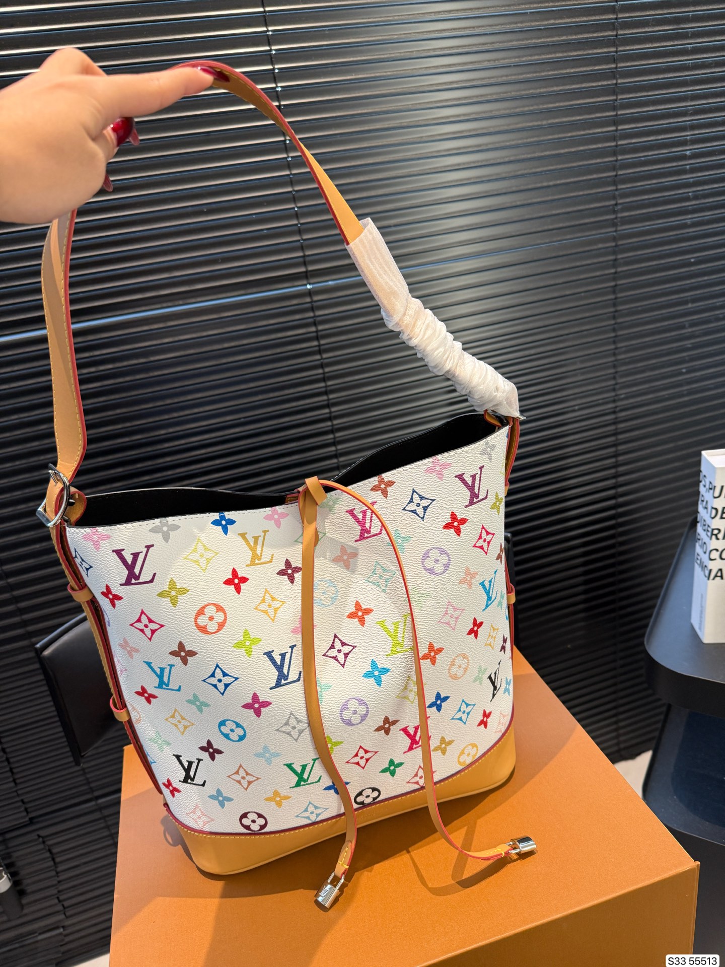 LV stylish bucket bag - cnluxepick