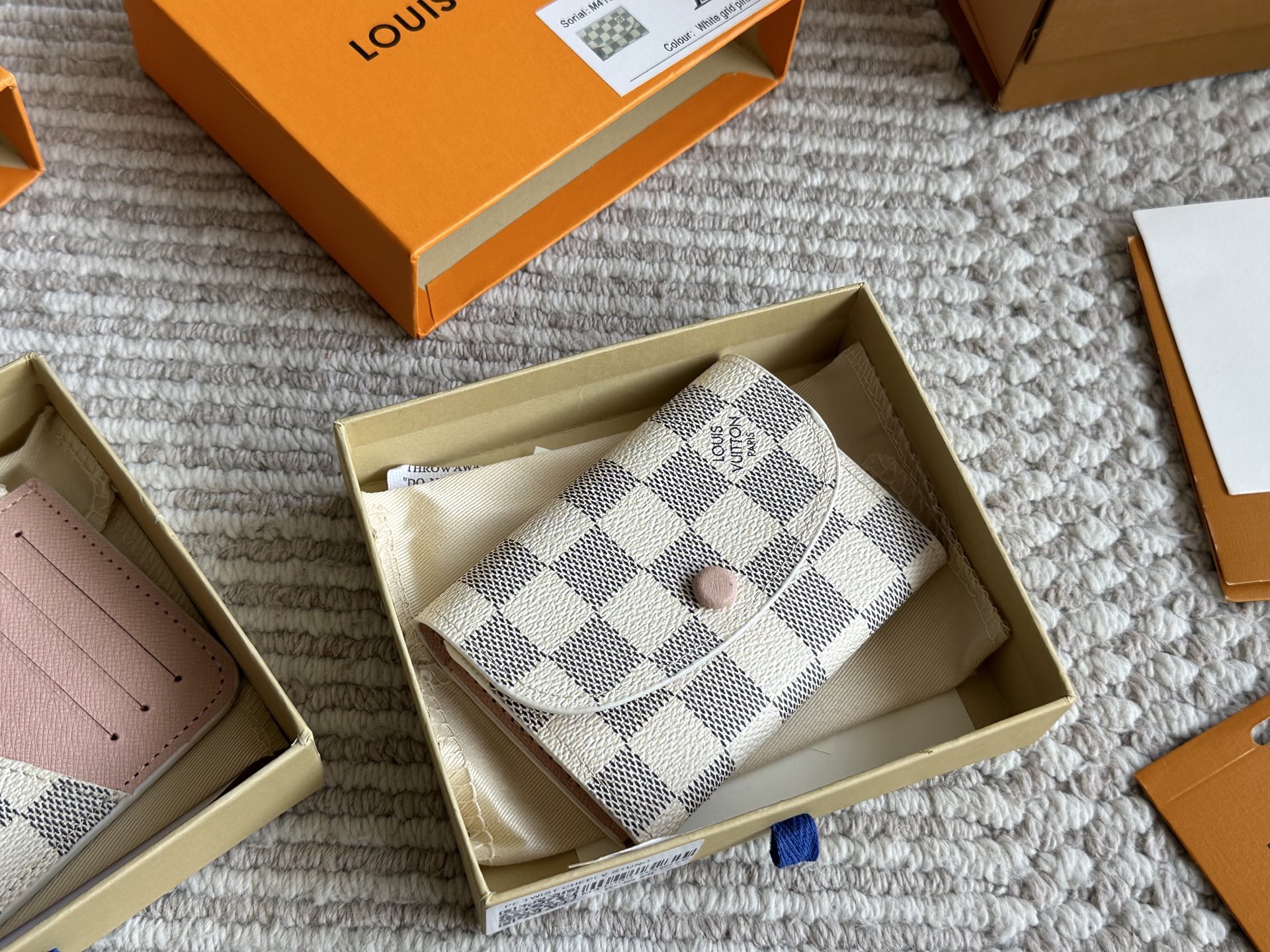 LV white checkered coin purse - cnluxepick