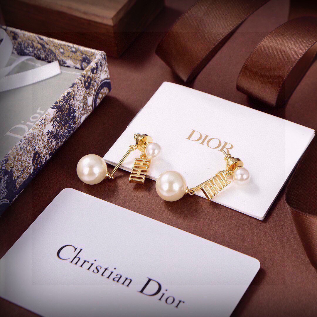 Dior Classic Letter Earrings - cnluxepick