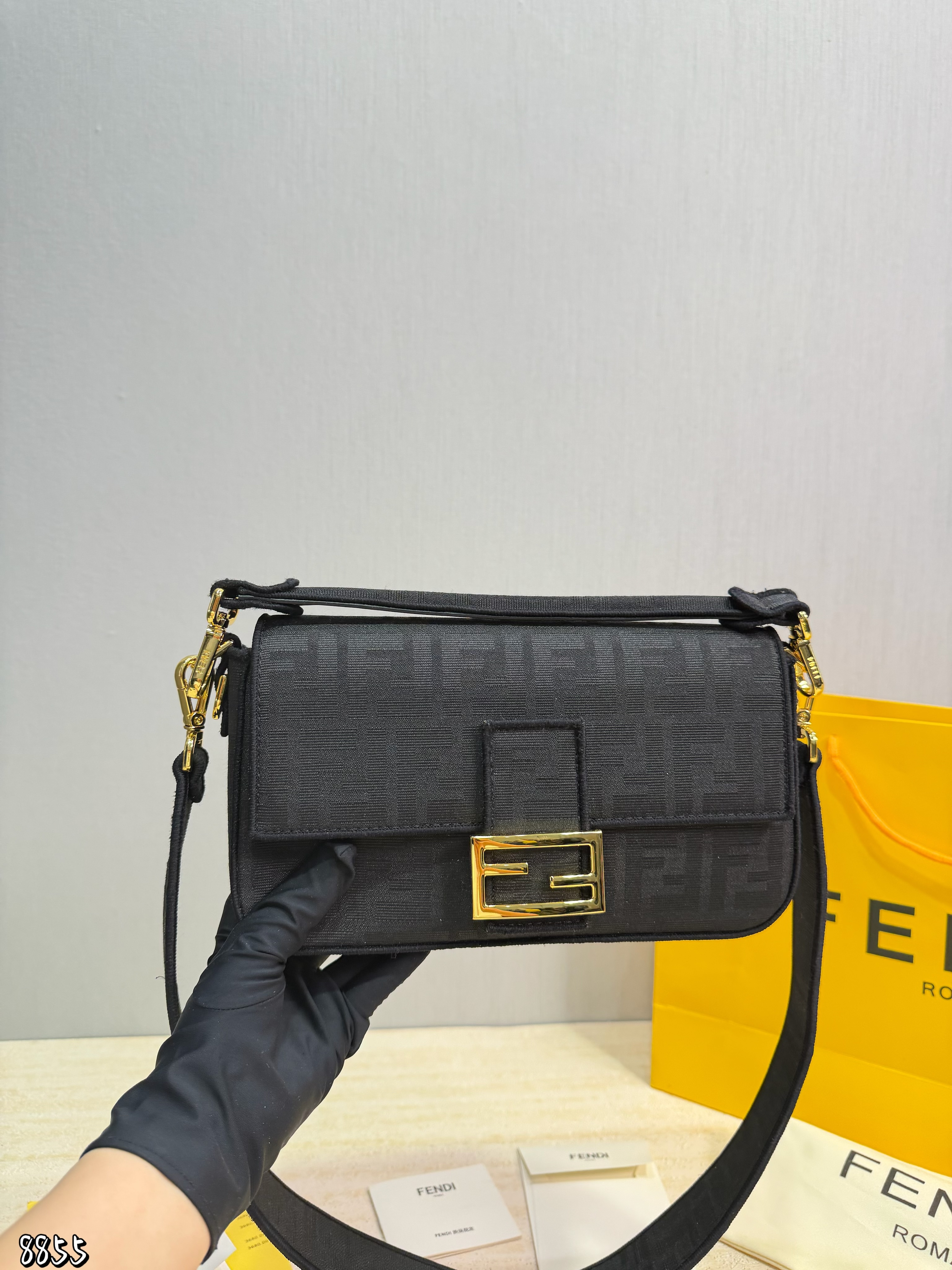 Fendi classic Baguette bag - cnluxepick