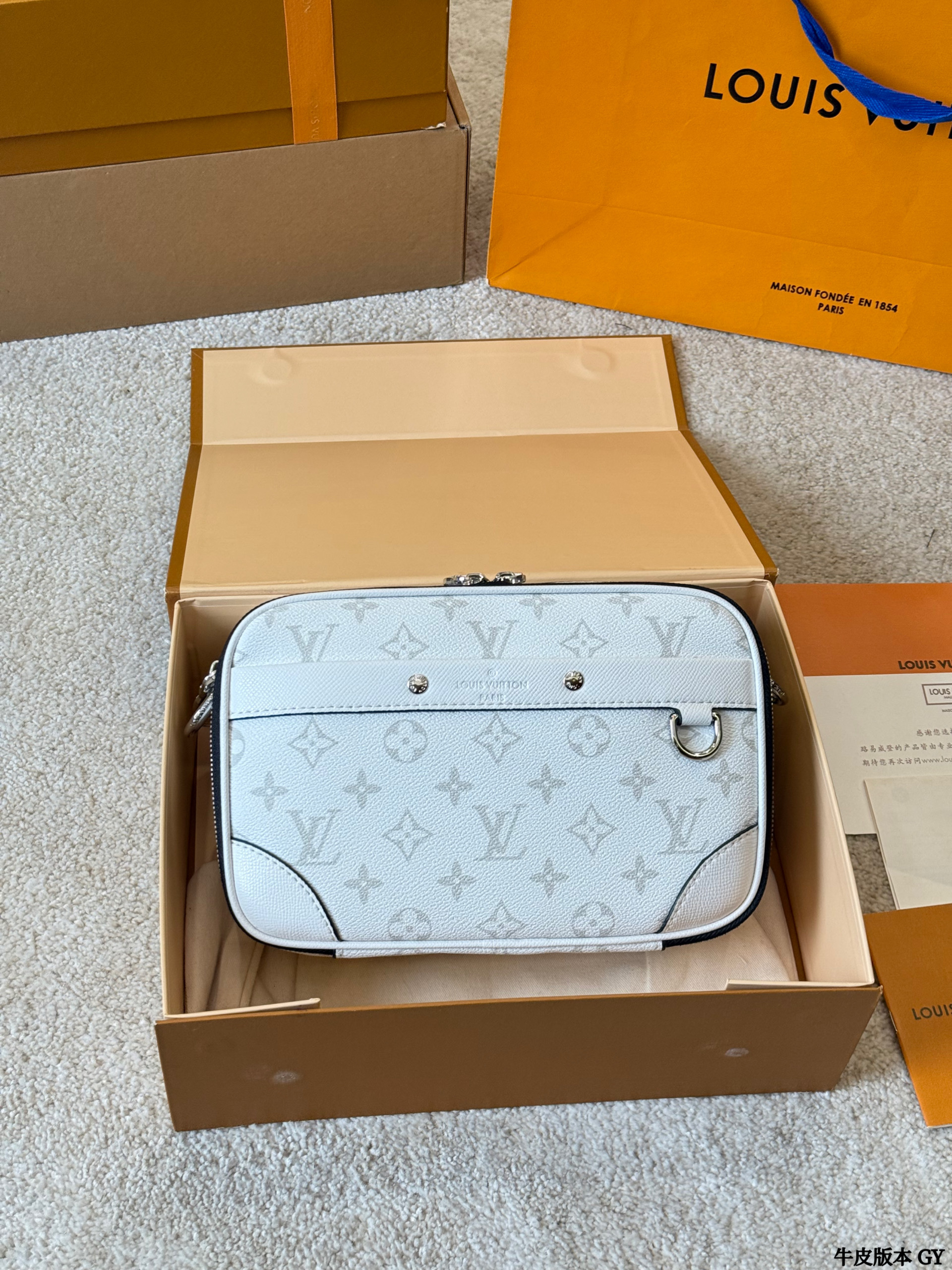 LV Alpha White Monogram Messenger Bag - cnluxepick