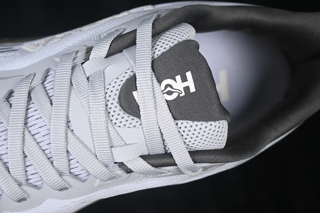 HOKA One One Clifton 11