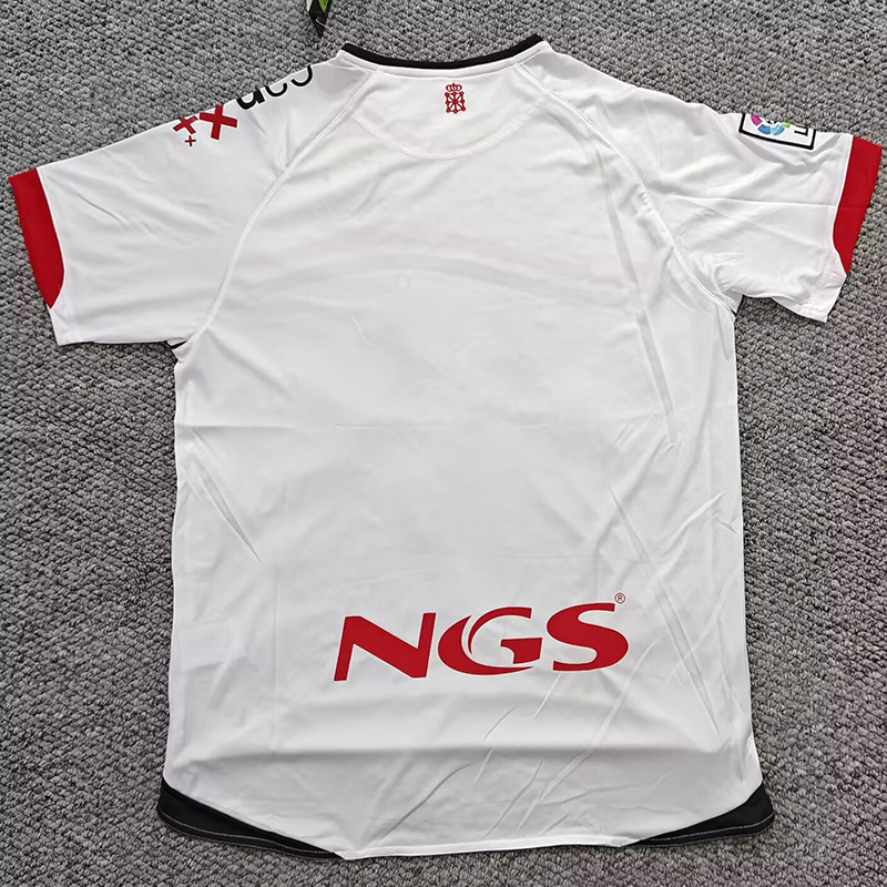 2000-2001 Osasuna Away Retro Soccer Jersey (带章)