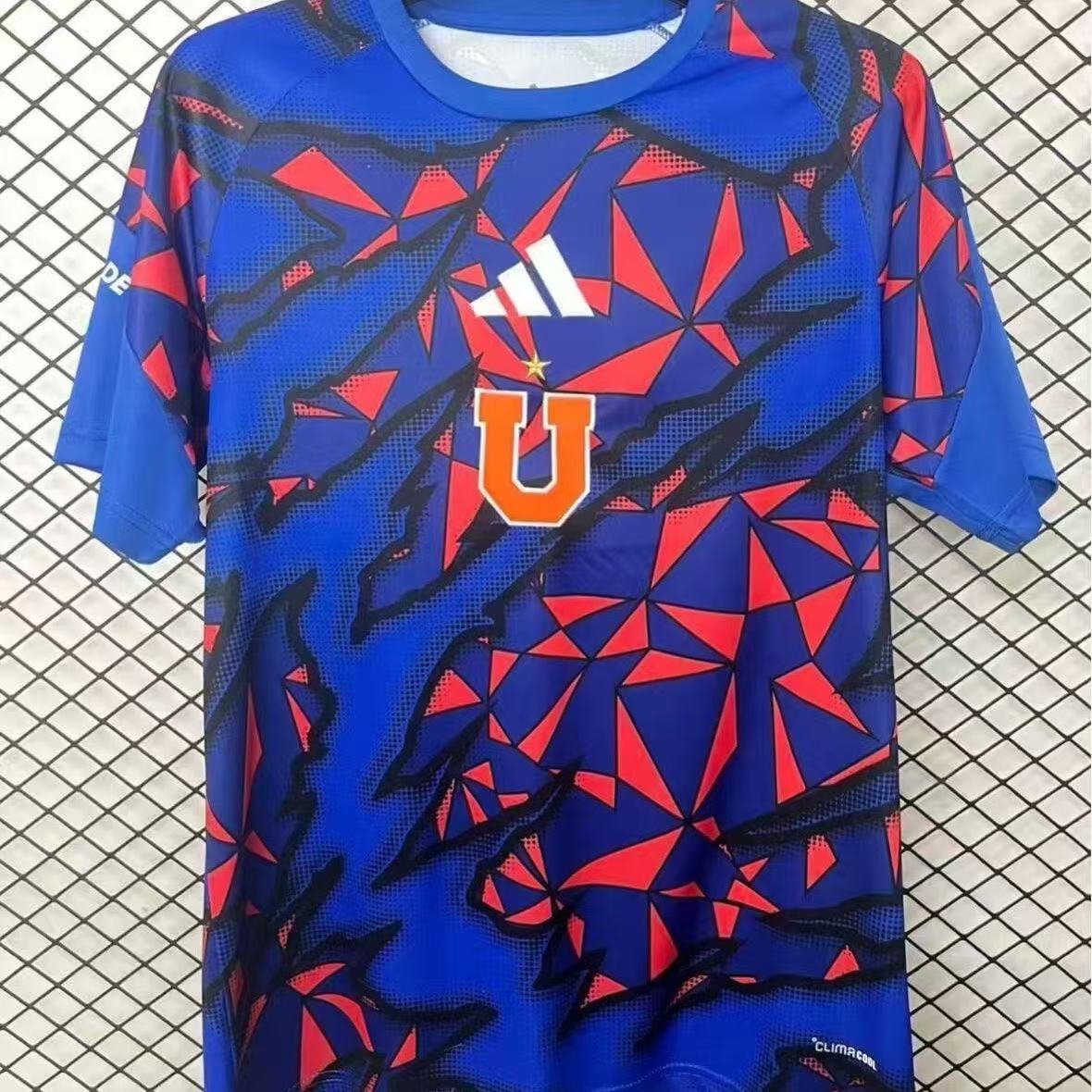 Chilean University hosts 26-27 pre match training uniforms for fans