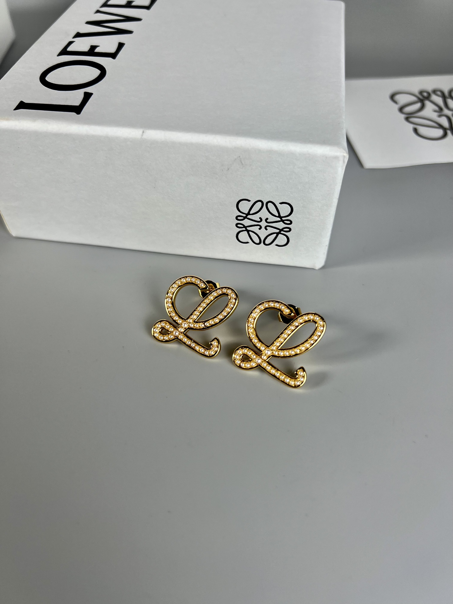 Loewe Fashion Stud Earrings - cnluxepick