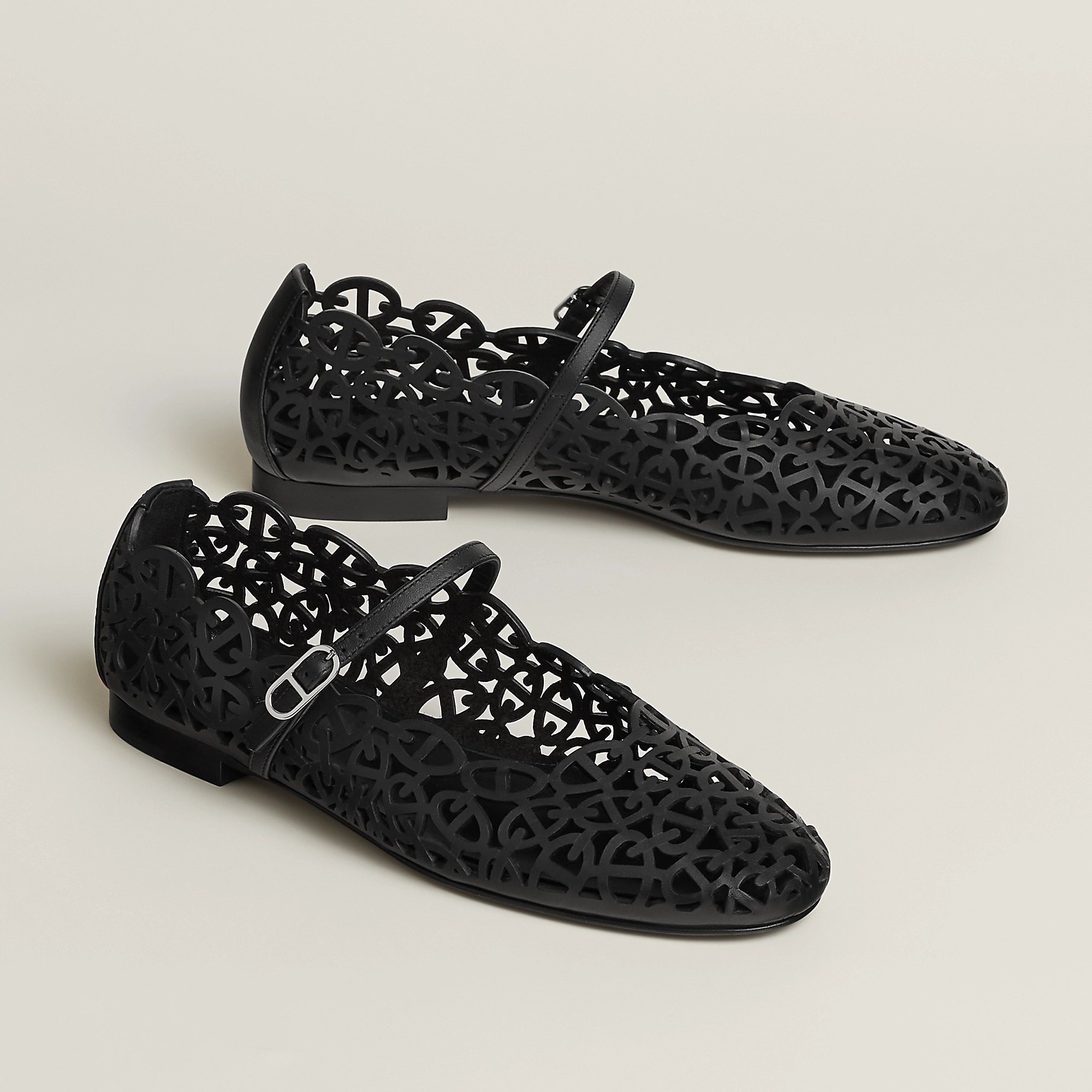 Flat shoes