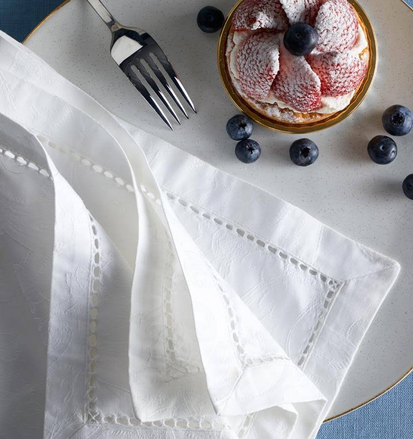 Sferra Acanthus Table Linens - Grey