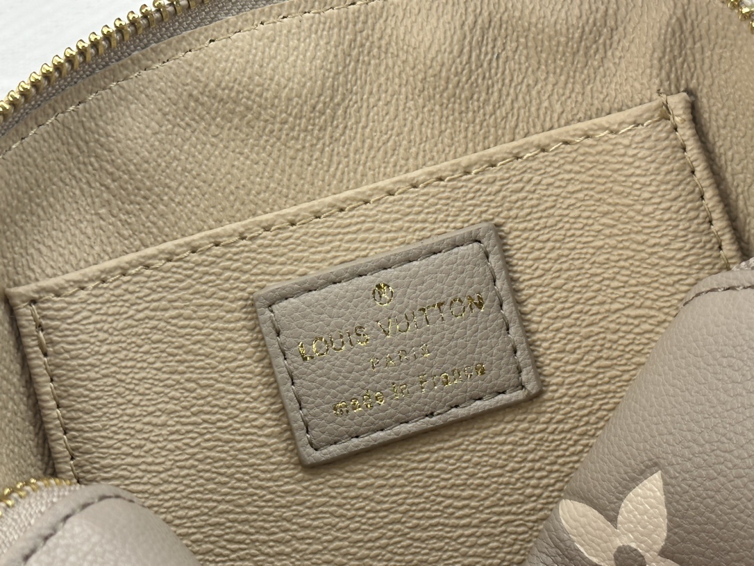 Louis Vuitton Cosmetic Pouch Pm Creme 17Cm M45951