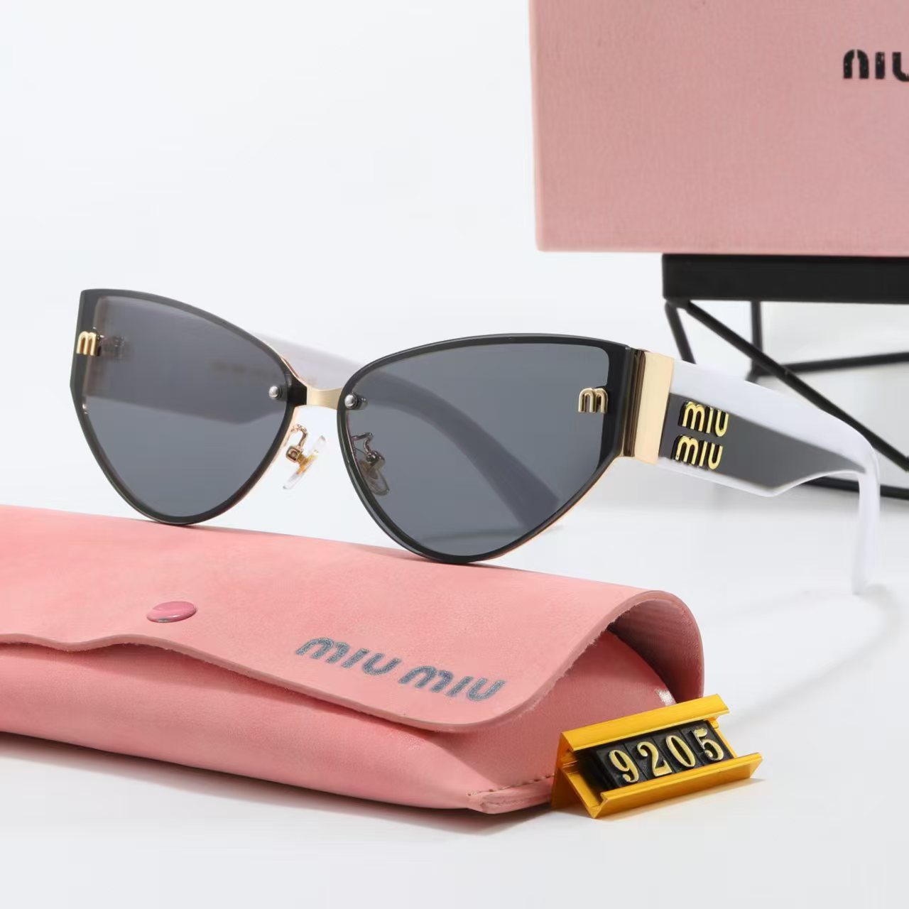 MIUMIU cat-eye playful sunglasses - cnluxepick
