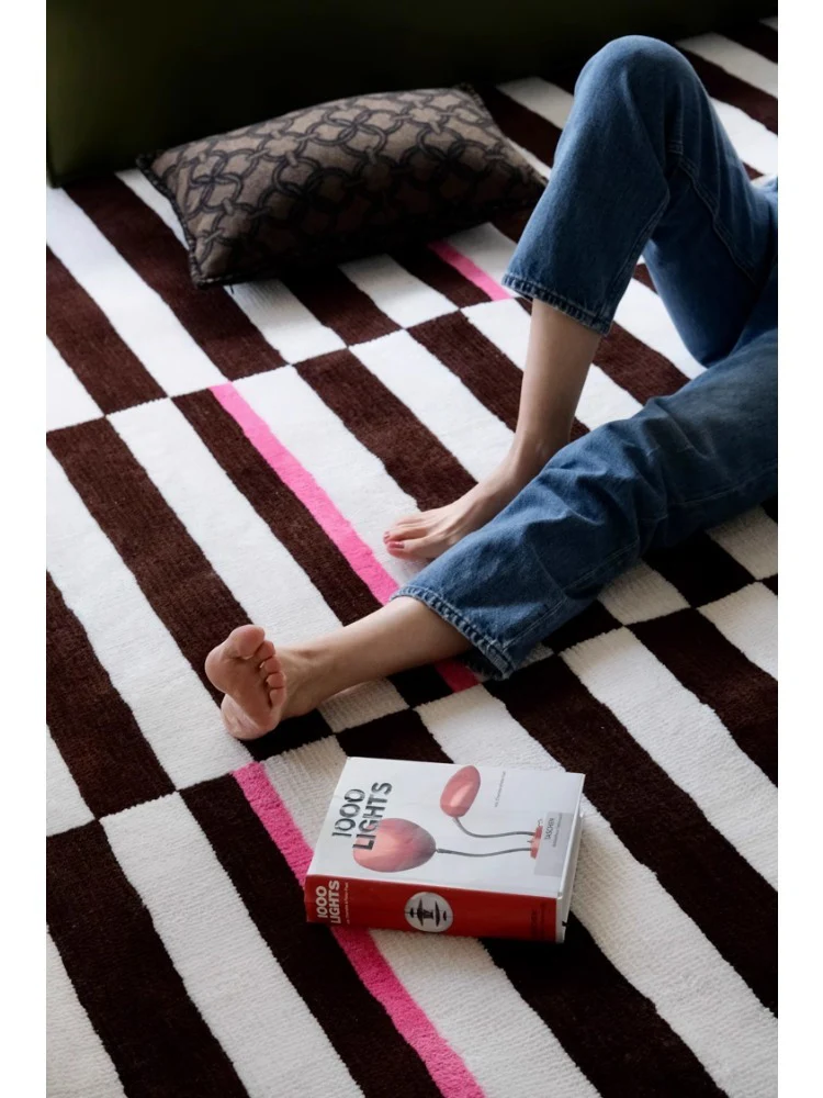 BD053 - Vintage Style Double-Sided Wool Cushion: Pig Nose Chain Design