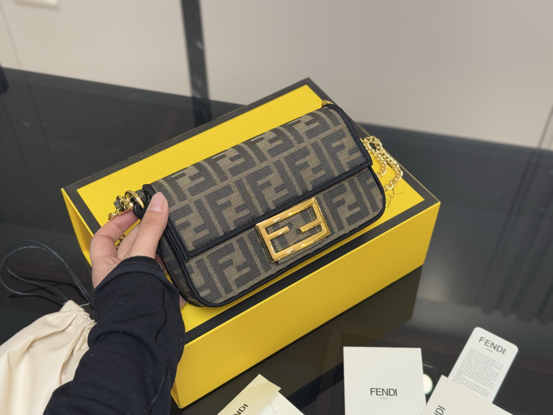 Fendi baguette bag classic fashion - cnluxepick