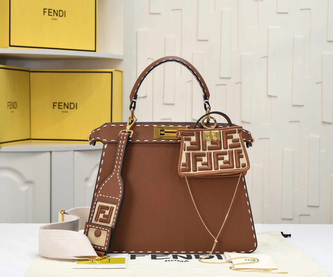 Fendi Peekaboo ISeeU Medium crossbody Handbag - cnluxepick