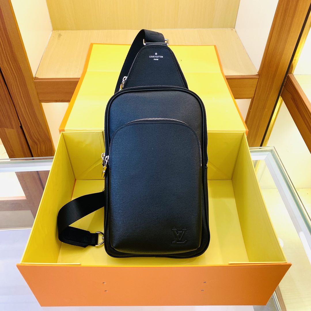 Louis Vuitton Avenue Nm Crossbody Bag Black 31Cm M30971