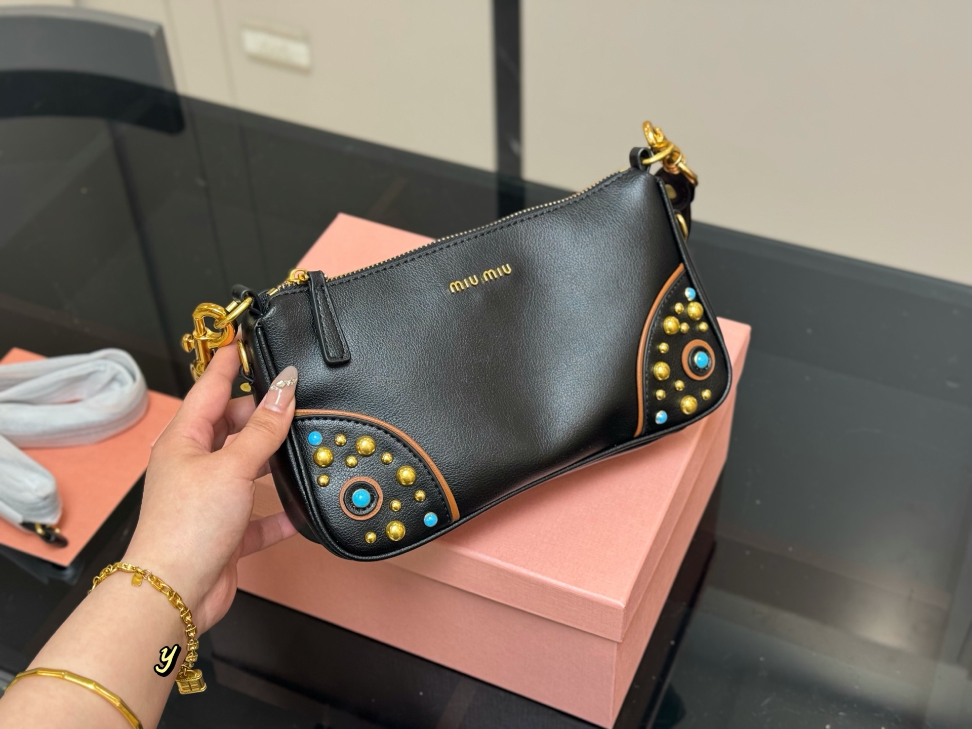 MIUMIU baguette shoulder bag - cnluxepick