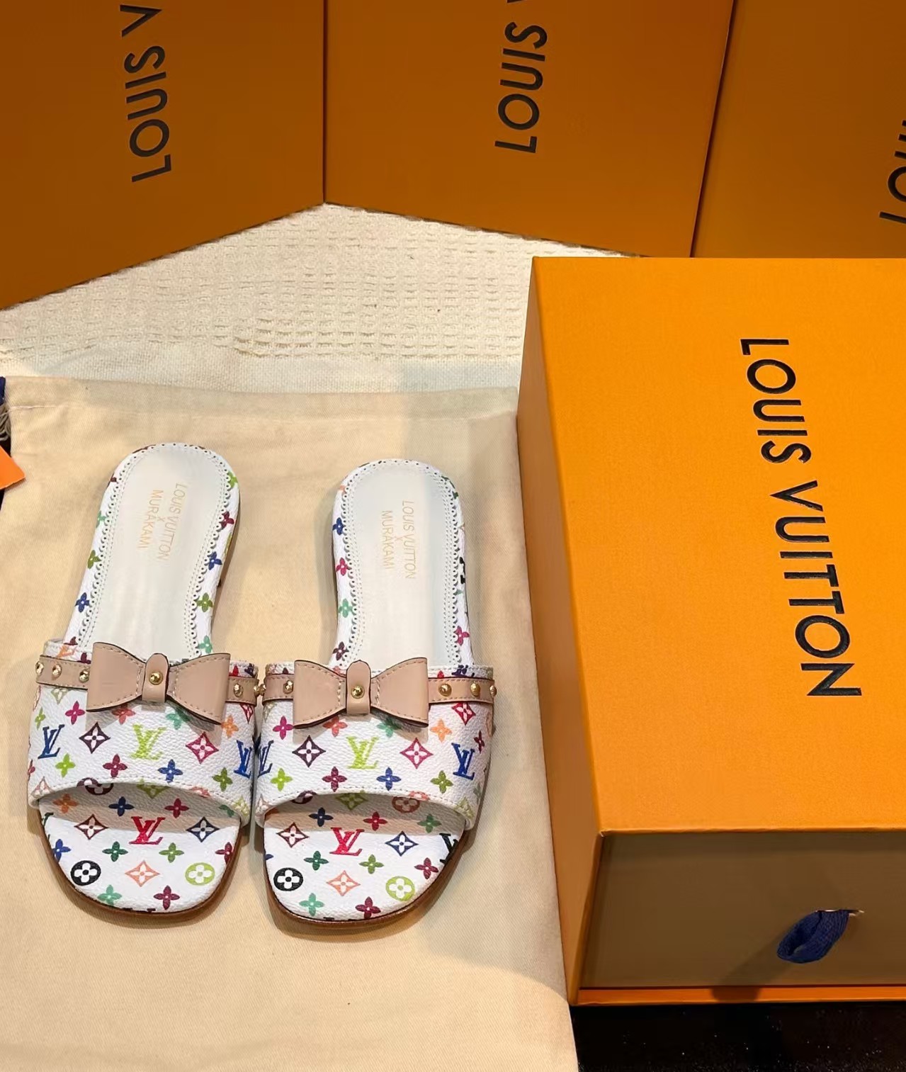 LV high quality original 1:1 slippers - cnluxepick
