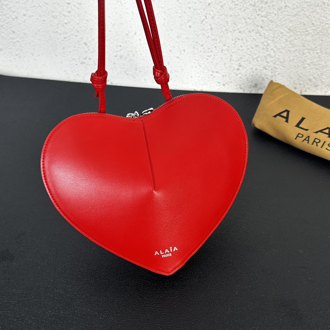 ALAIA Le Coeur heart-shaped leather cross-body bag - cnluxepick